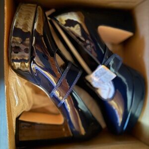 Elegant Black Patent Leather Women's Shoes